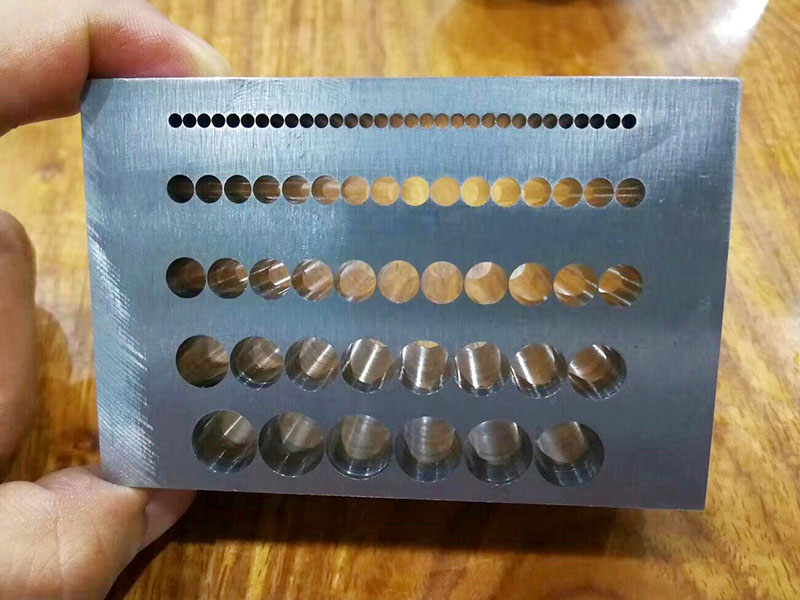 模具鉆深孔y軸坐標有沒有負的？