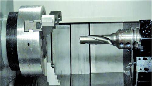 深孔鉆機(jī)座是如何制成與噴漆？