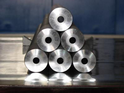 【深孔鉆機(jī)床加工】時(shí)為什么要用切削液，對于深孔鉆加工有哪些作用？